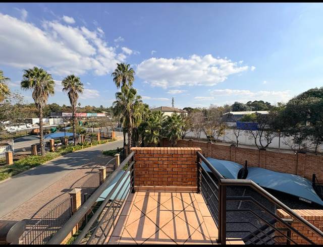 110M² OFFICE TO LET IN FOURWAYS